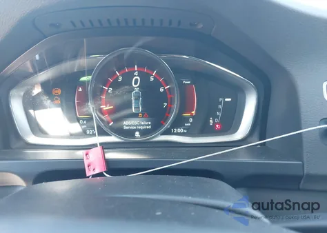 2016 Volvo S60 T5 Drive-E Premier z USA, uszkodzony, nr VIN YV126MFKXG1392877